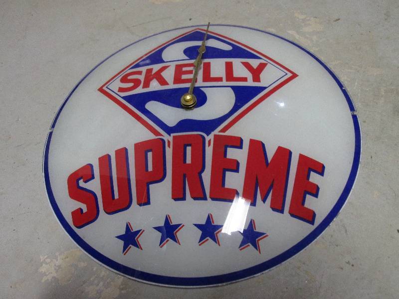 Vintage gas pump globe glass clock....