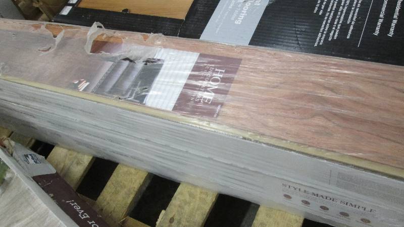 lot 30 image: 3 Cases Home Decorators Collection ...