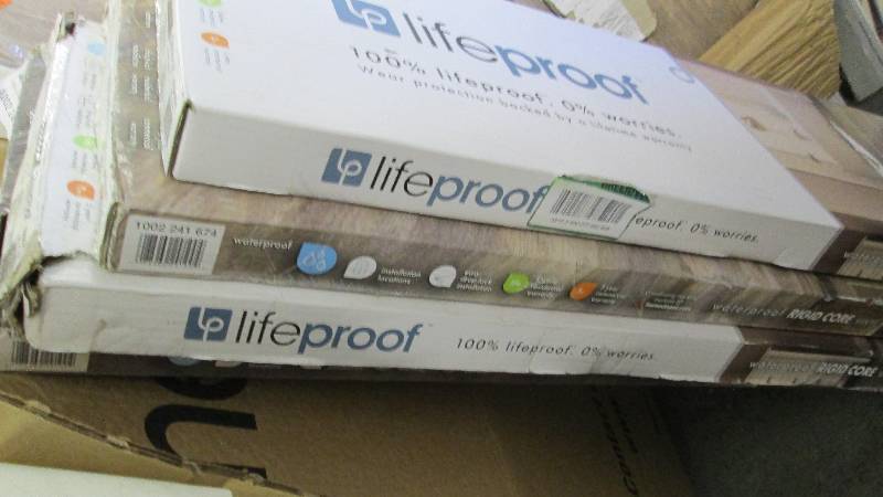 lot 106 image: 4 Cases LifeProof Multi-Width x 47....