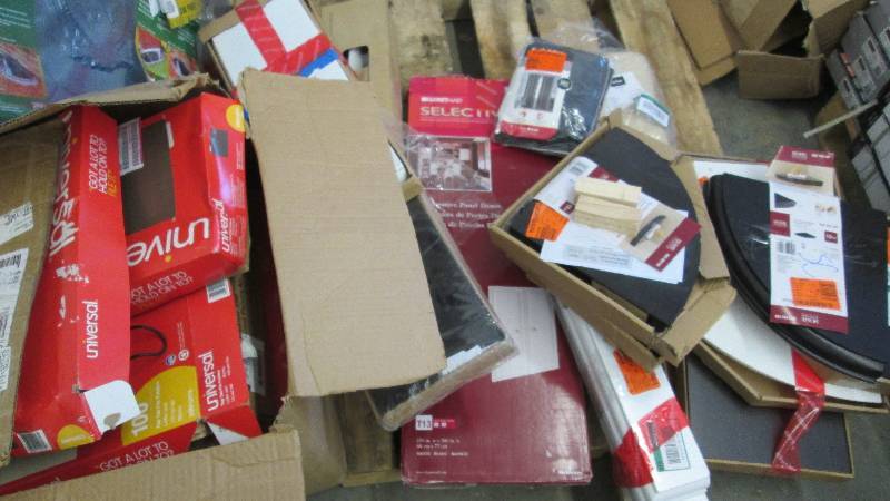 lot 124 image: Lot of Home Dcor & Organizational...