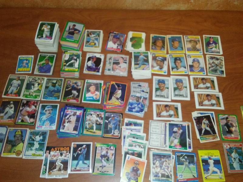 lot 3 image: 13 inches of MLB Cards,