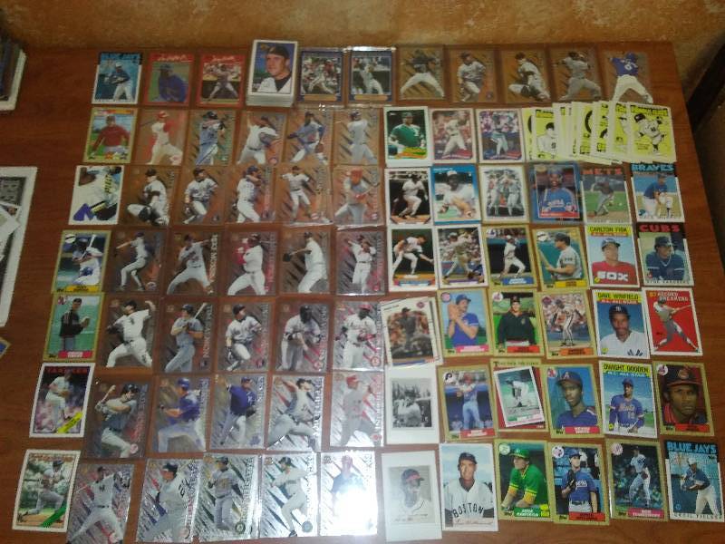 lot 6 image: 7 inches MLB, Griffey Bagwell, Whitaker, Fisk, Gwynn, Thomas.