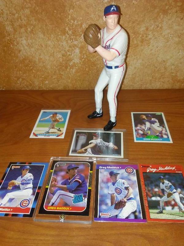 lot 22 image: Greg Maddux Hartland statue plus Rookie Card plus 6