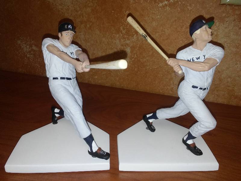 lot 26 image: RARE Roger Maris and Mickey Mantle Salvino Statues