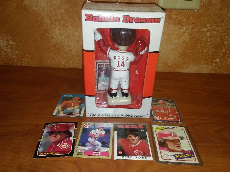 lot 32 image: Pete Rose Bobble Head plus 6 cards.