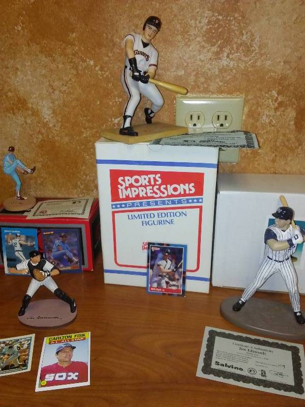 lot 33 image: 4 Figurine Statues,