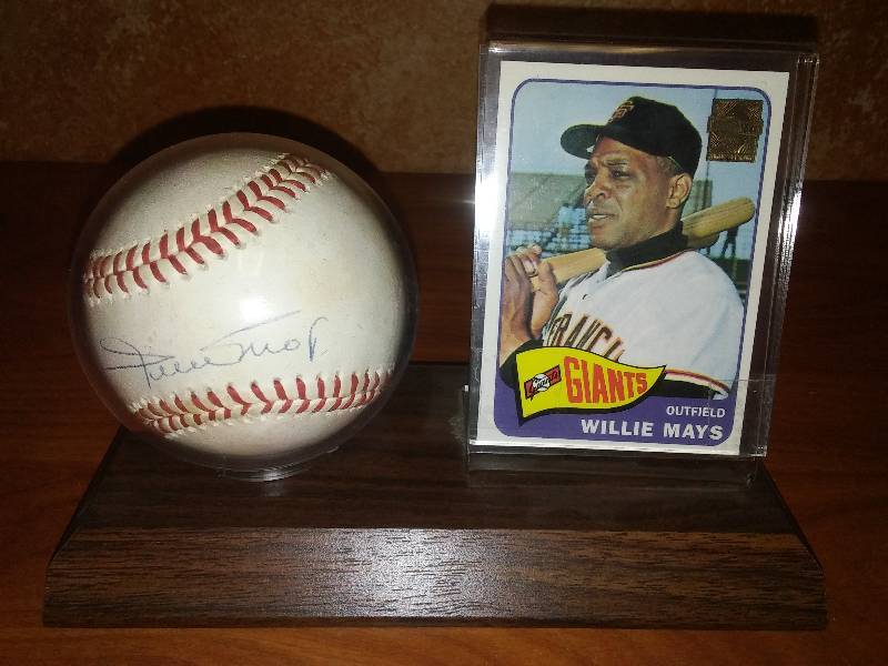 lot 34 image: Willie Mays Autographed Ball