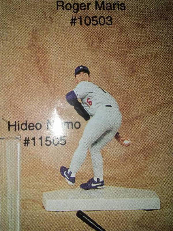 lot 38 image: Mike Piazza and Hideo Nomo Salvino Statues