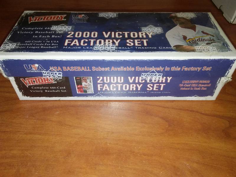 lot 51 image: NEW Victory Set 440 carsd- Upper Deck MLB Baseball.