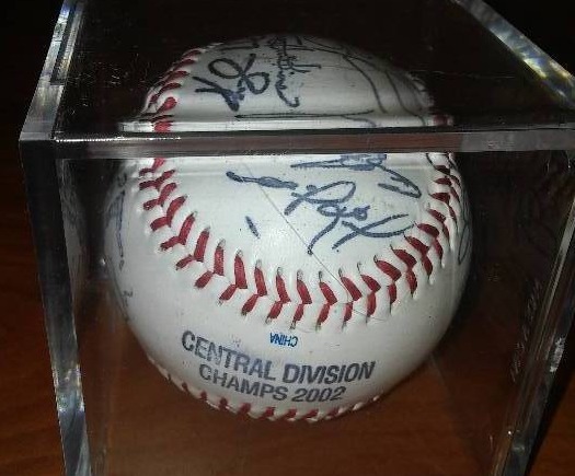 lot 84 image: 2002 MN Twins Stamped Autographed Baseball