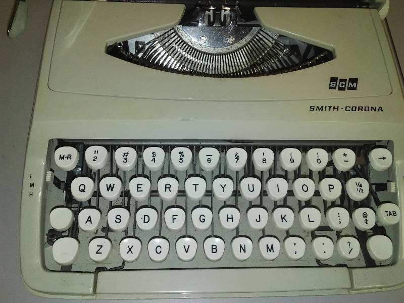 Vintage Smith-Corona Profile Typewriter w case