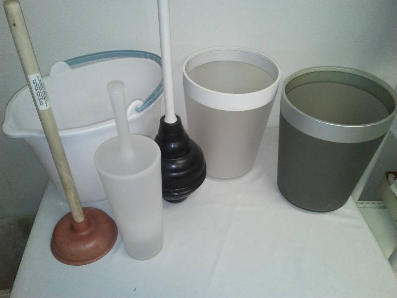Cleaning Accessories and Waste Baskets (2), High Quality