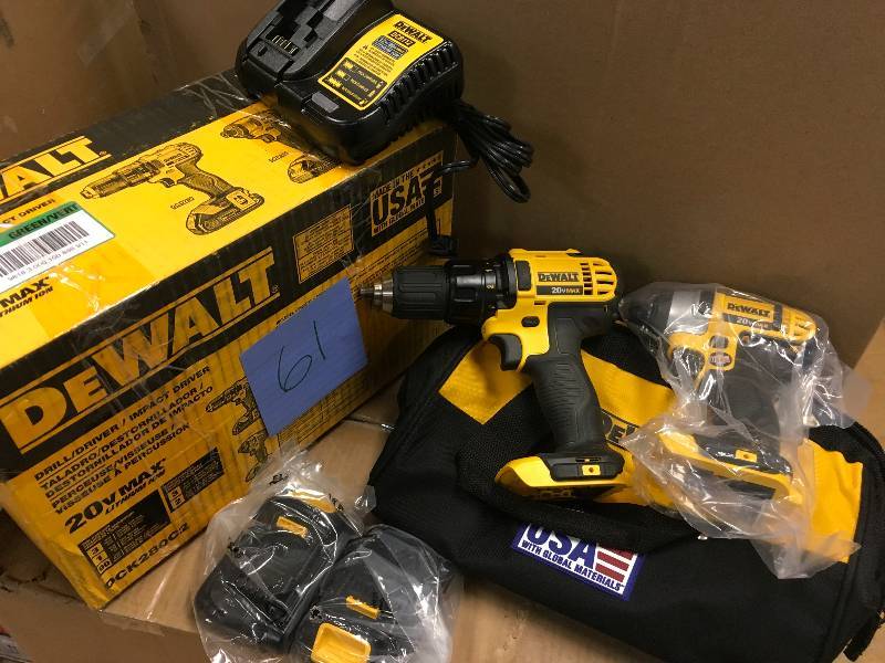 DeWalt 20V Max DrillDriverImpact Driver Kit not used