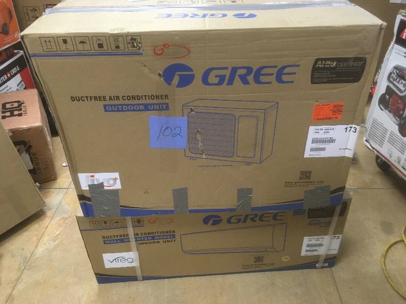 Gree Livo Series Mini Split Outdoor Unit with 9000 BTU Cooling and 9500 BTU Heating Capacity open box not used