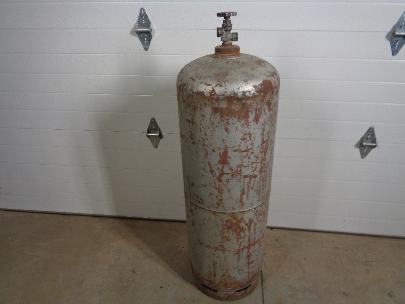 lot 19B image: 100 lb Propane Tank