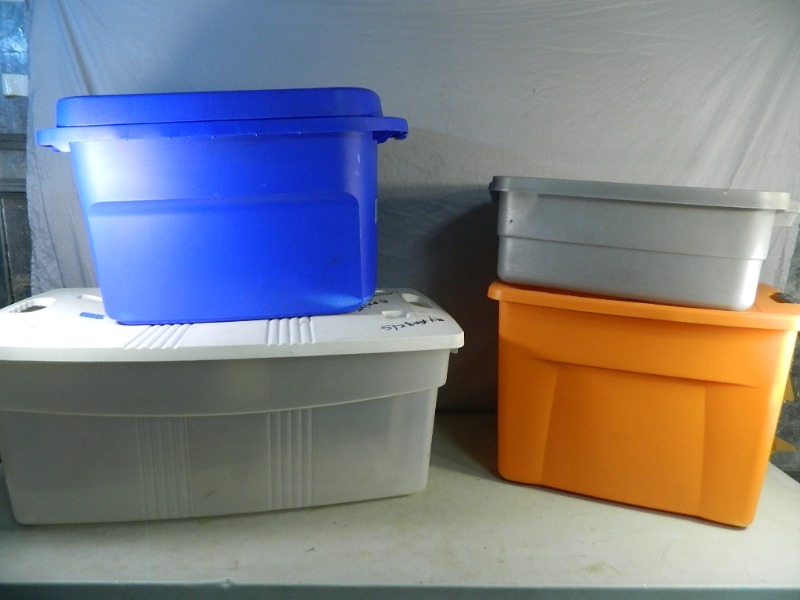 lot 100B image: 4 Assorted Totes with Lids