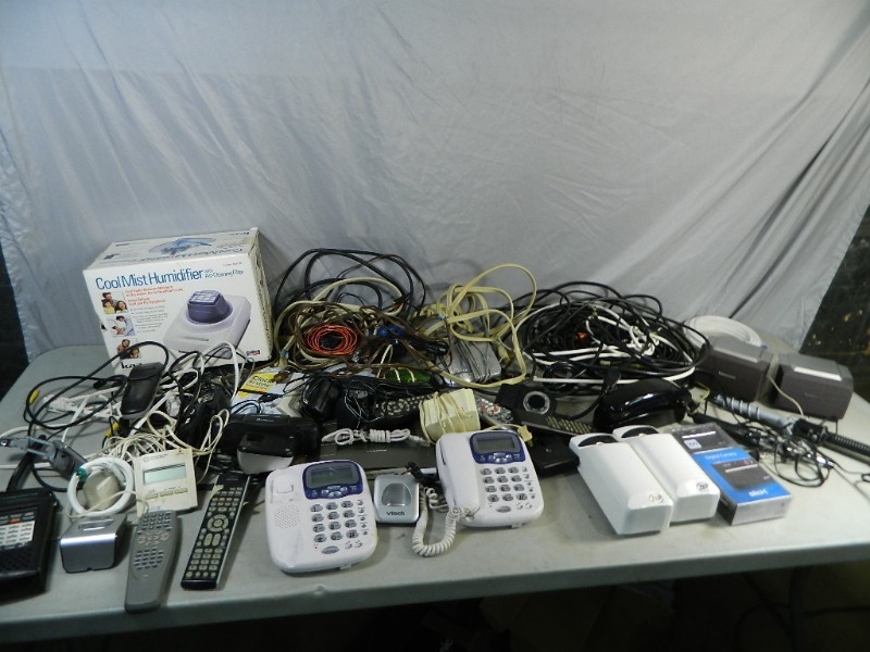 lot 119 image: Assorted Electronics