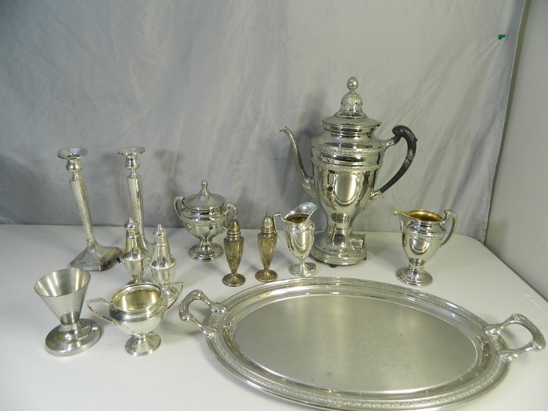lot 45 image: Serving Items