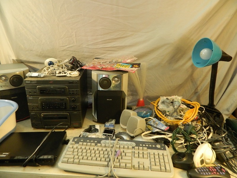 lot 123 image: Assorted Electronics