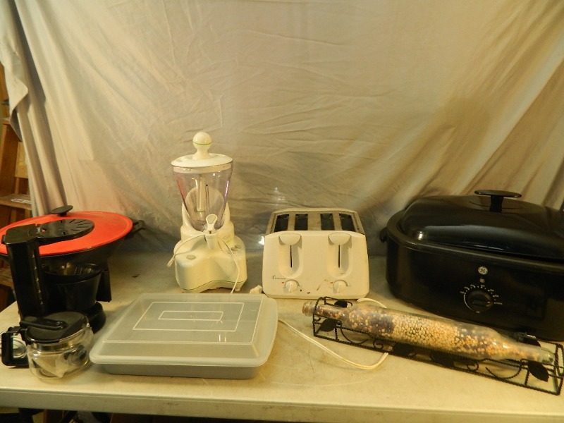 lot 126 image: Kitchen Items