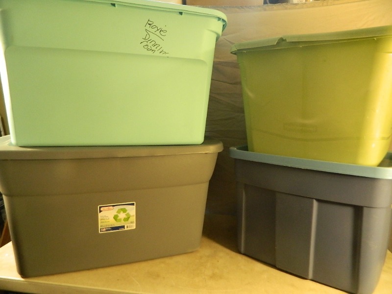lot 137 image: 4 Totes with Lids