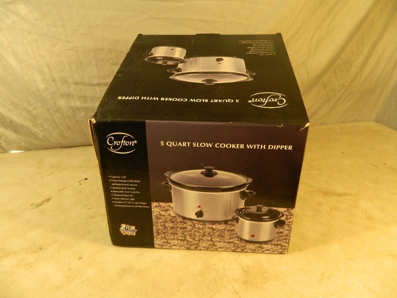lot 139 image: 5 Quart Slow Cooker with Dipper