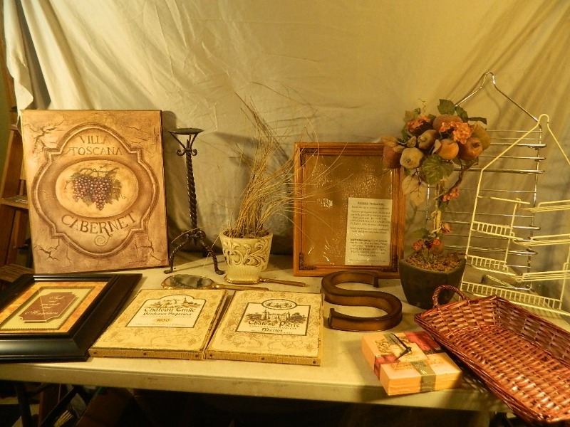 lot 147 image: Home Decor