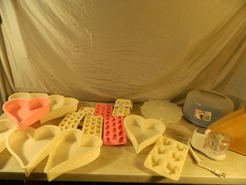 lot 150 image: Kitchen Items