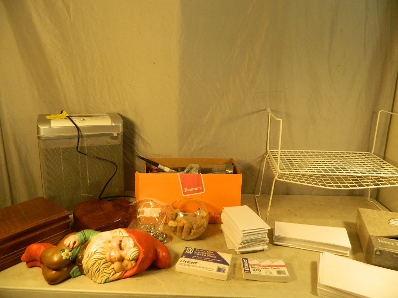 lot 151 image: Office Items and Decor