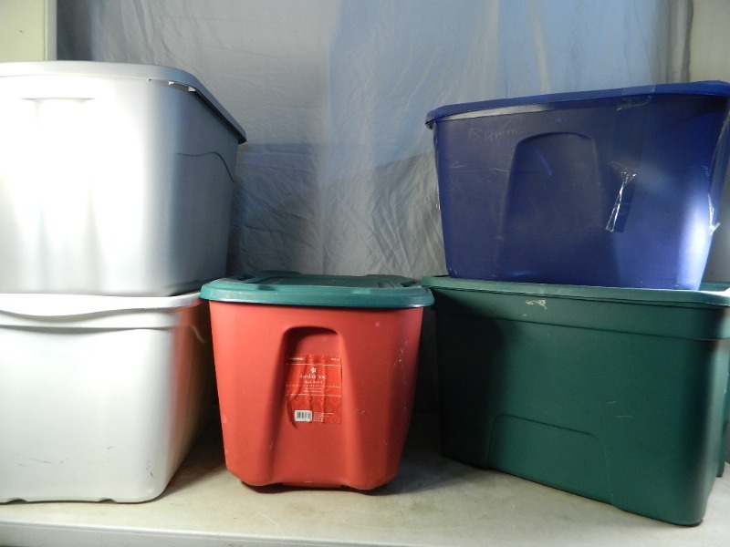lot 155 image: 5 Assorted Totes with Lids