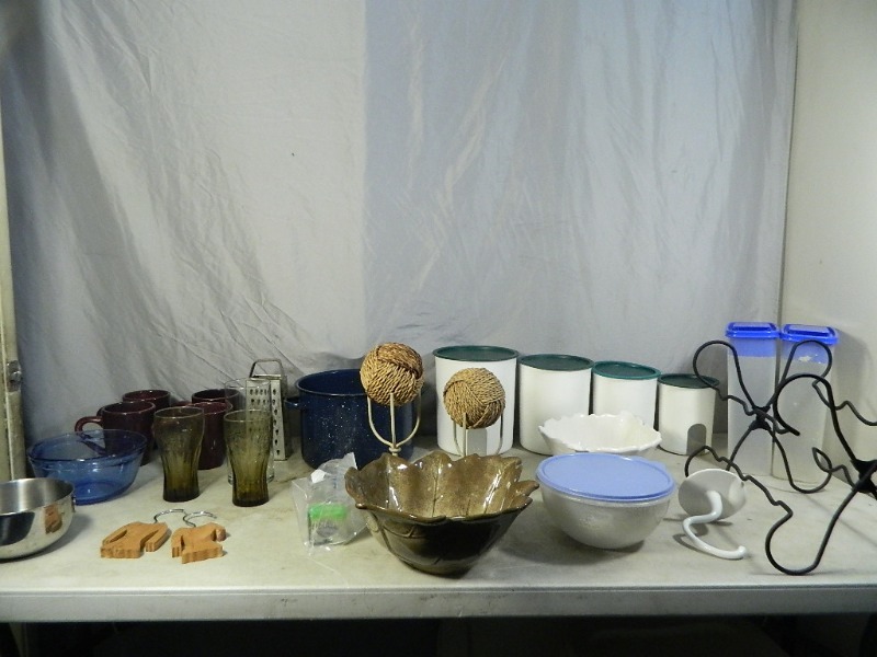 lot 157 image: Tupperware and More
