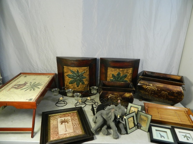 lot 159 image: Jungle Decor