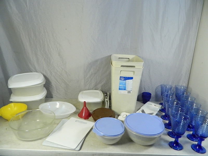 lot 170 image: Tupperware, Glasbake, More