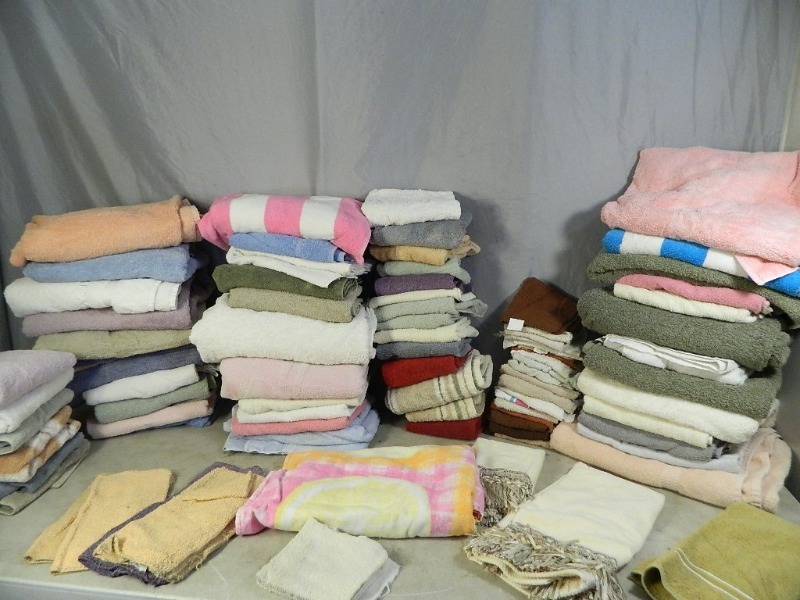 lot 171 image: Over 80 Assorted Towels