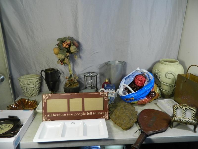 lot 173 image: Home Decor and More