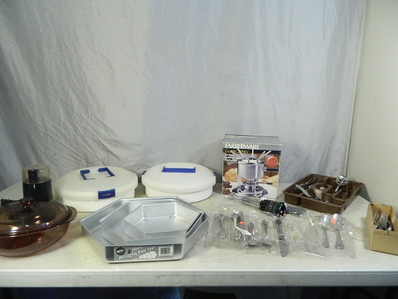 lot 178 image: Pyrex, Fondue, More