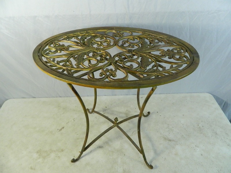 lot 185 image: Real Cute Cast Iron Table