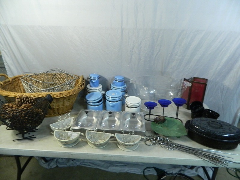 lot 189 image: Kitchen Items and Decor