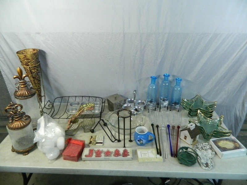 lot 190 image: High End Decor and Kitchen Items