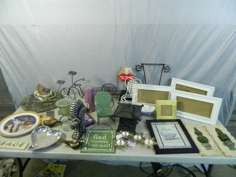 lot 191 image: Picture Frames, Decor, More