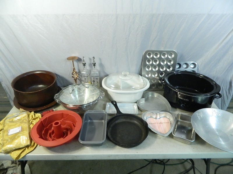 lot 194 image: Kitchen Items