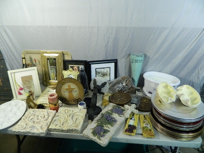 lot 196 image: Home Decor and Religious Items