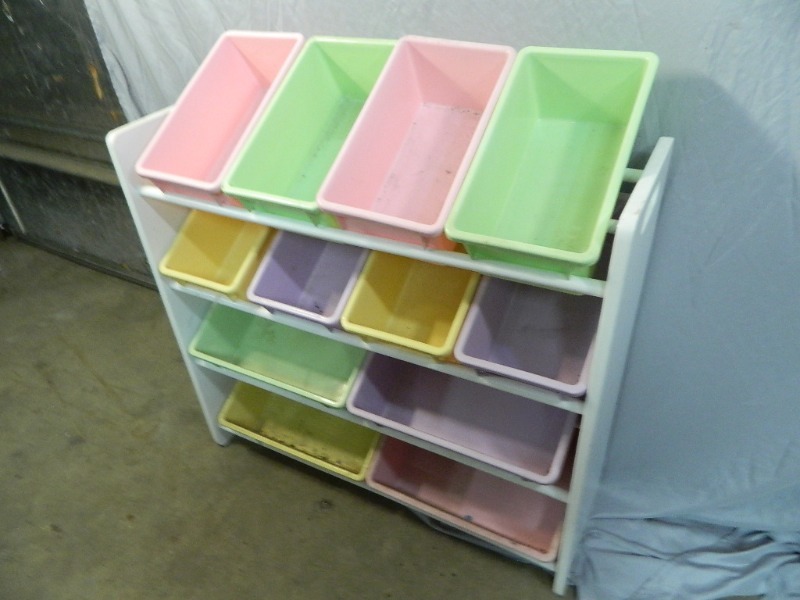 lot 199 image: Organizer with Bins