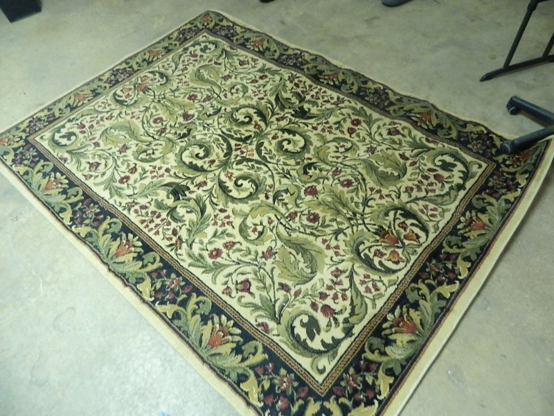 lot 200 image: Large Area Rug