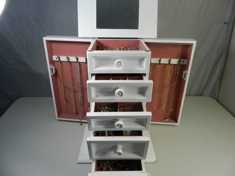 lot 1 image: Large Jewlery Box FULL of Jewelry -40 pictures-