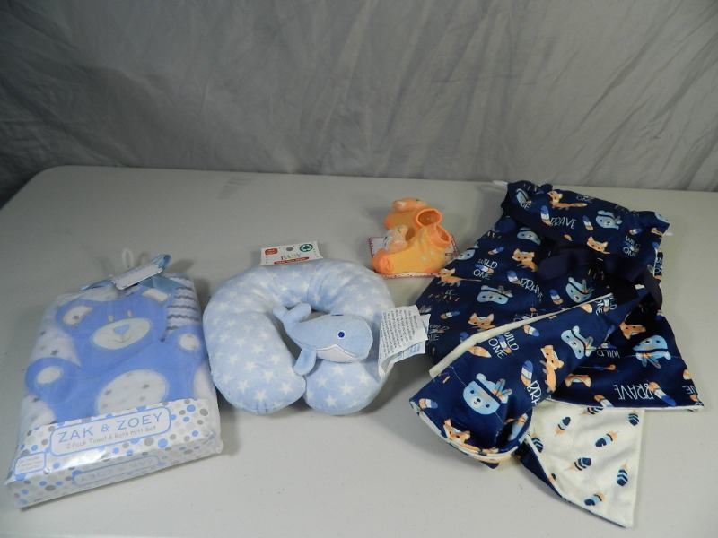 lot 6 image: New Baby Boy Items