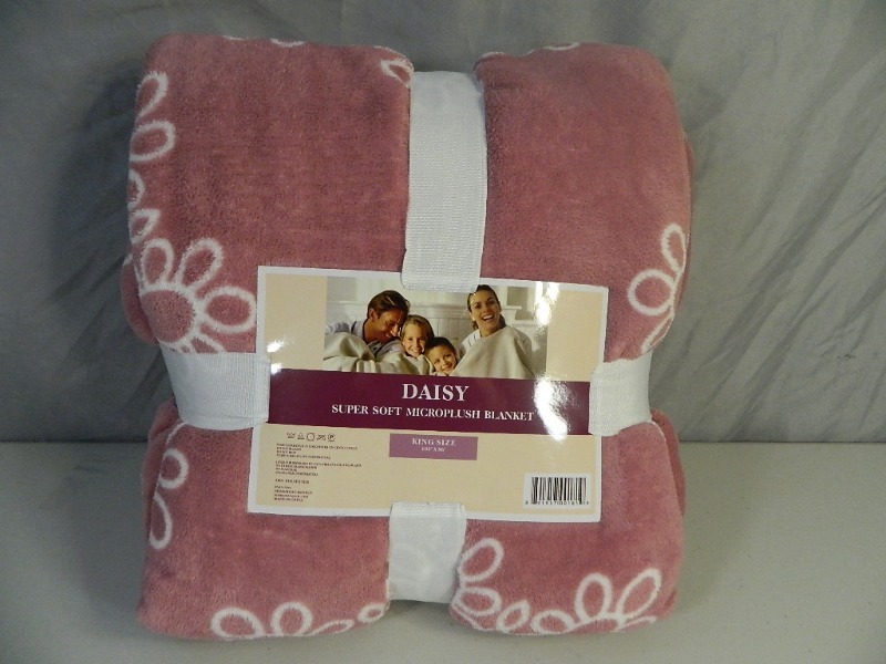 lot 21 image: New King Size Super Soft Blanket