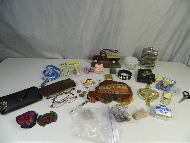 lot 31 image: Collectibles