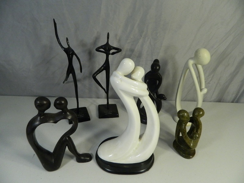 lot 33 image: Statues  Figurines