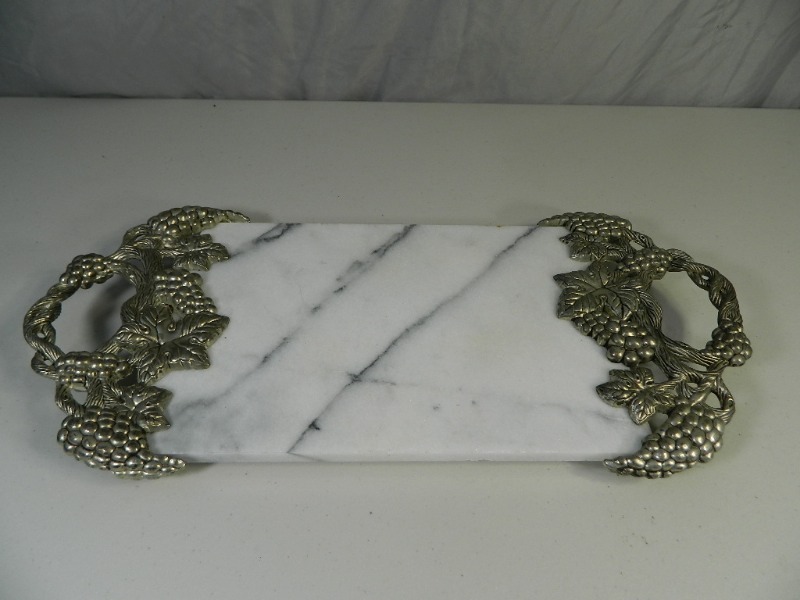 lot 41 image: Vintage Cutting Board